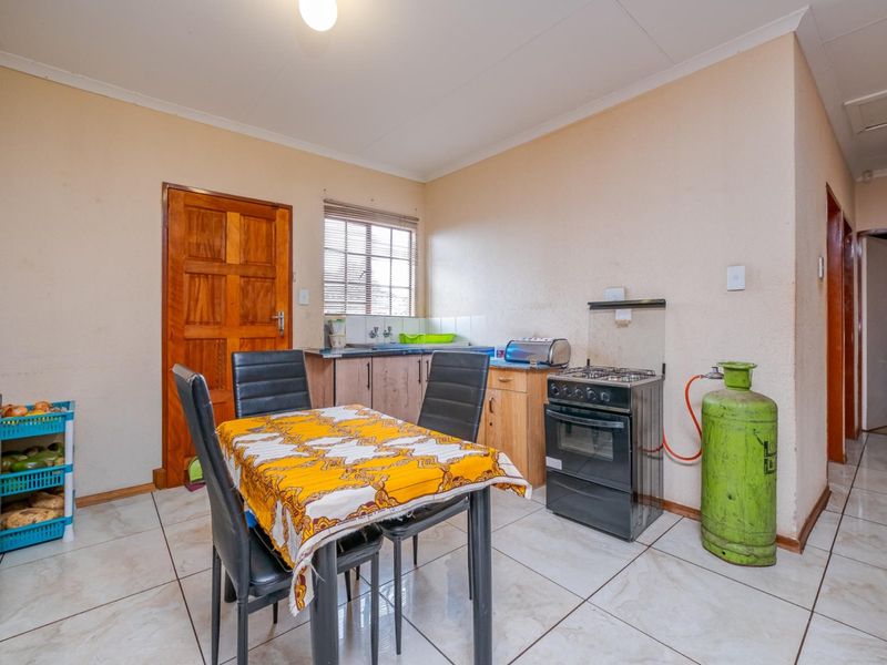 NEAT FAMILY HOME FOR SALE IN TLHABANE WEST - Photo 9