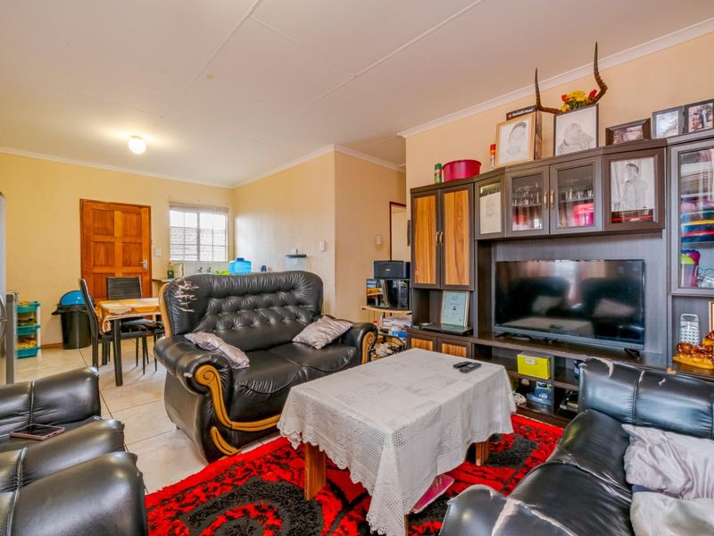 NEAT FAMILY HOME FOR SALE IN TLHABANE WEST - Photo 6