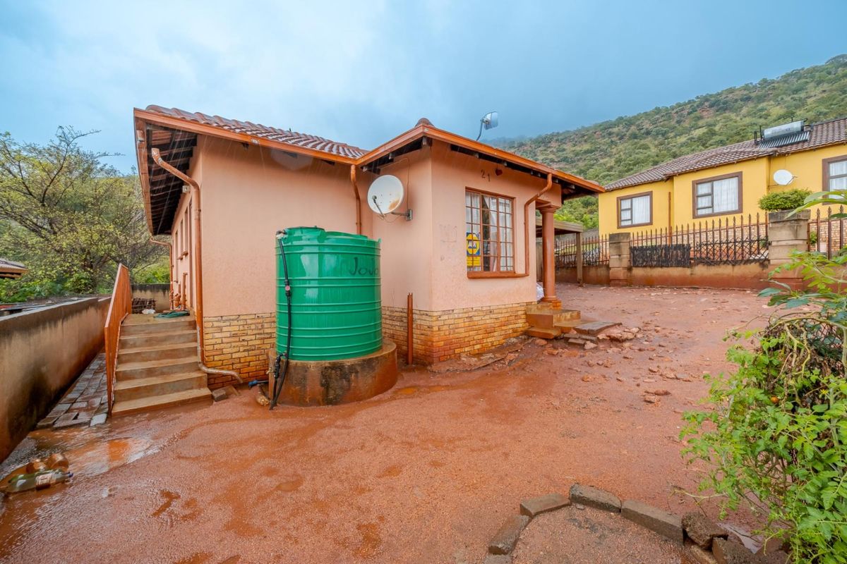 NEAT FAMILY HOME FOR SALE IN TLHABANE WEST - Photo 3