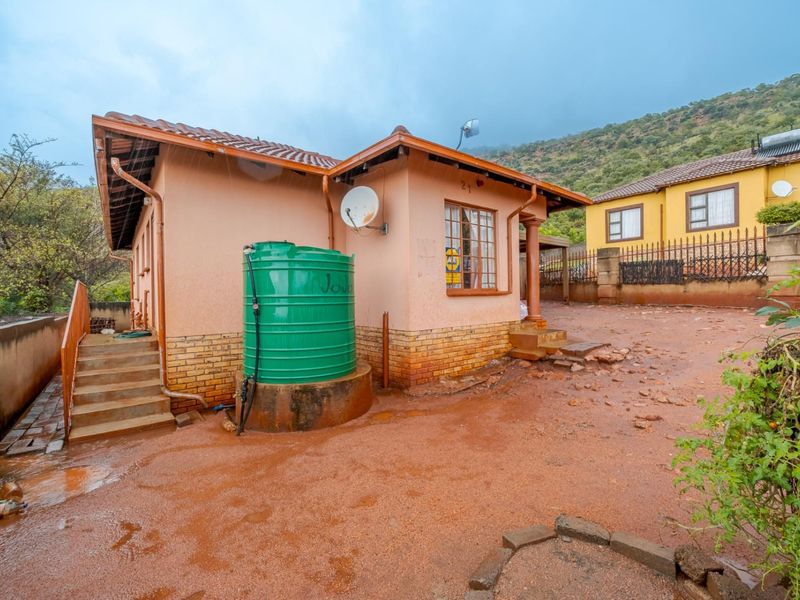 NEAT FAMILY HOME FOR SALE IN TLHABANE WEST - Photo 3
