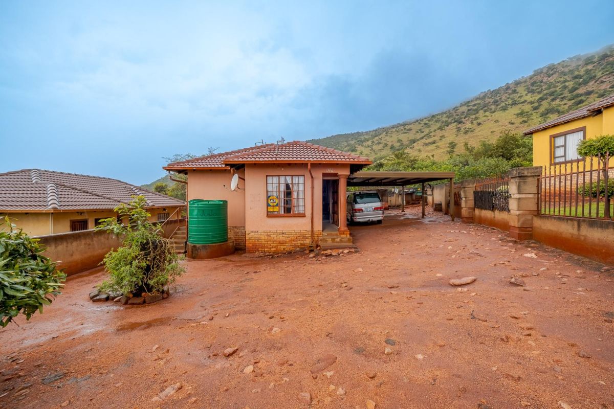 NEAT FAMILY HOME FOR SALE IN TLHABANE WEST - Photo 5