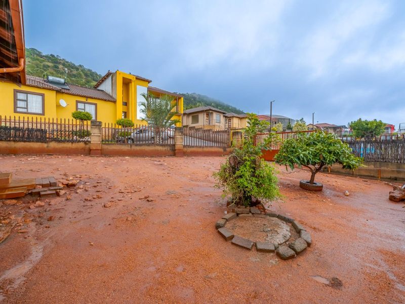 NEAT FAMILY HOME FOR SALE IN TLHABANE WEST - Photo 4