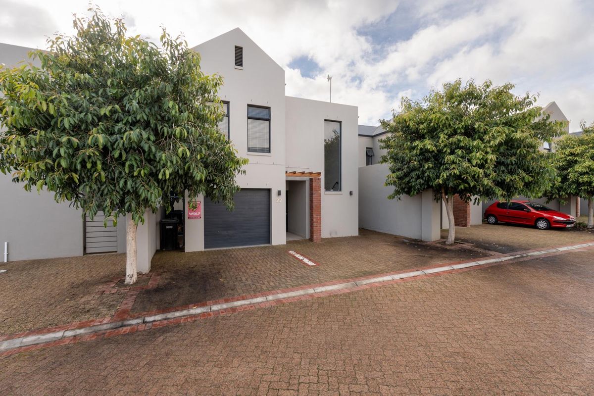 3 Bedroom Duplex Townhouse in Kleine Parys Estate 2 - Photo 2