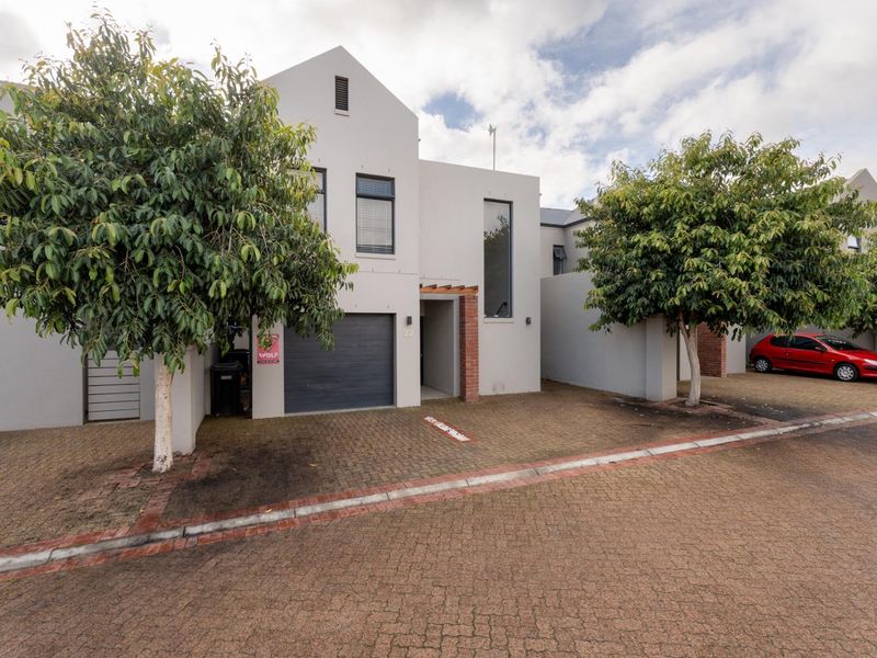 3 Bedroom Duplex Townhouse in Kleine Parys Estate 2 - Photo 2