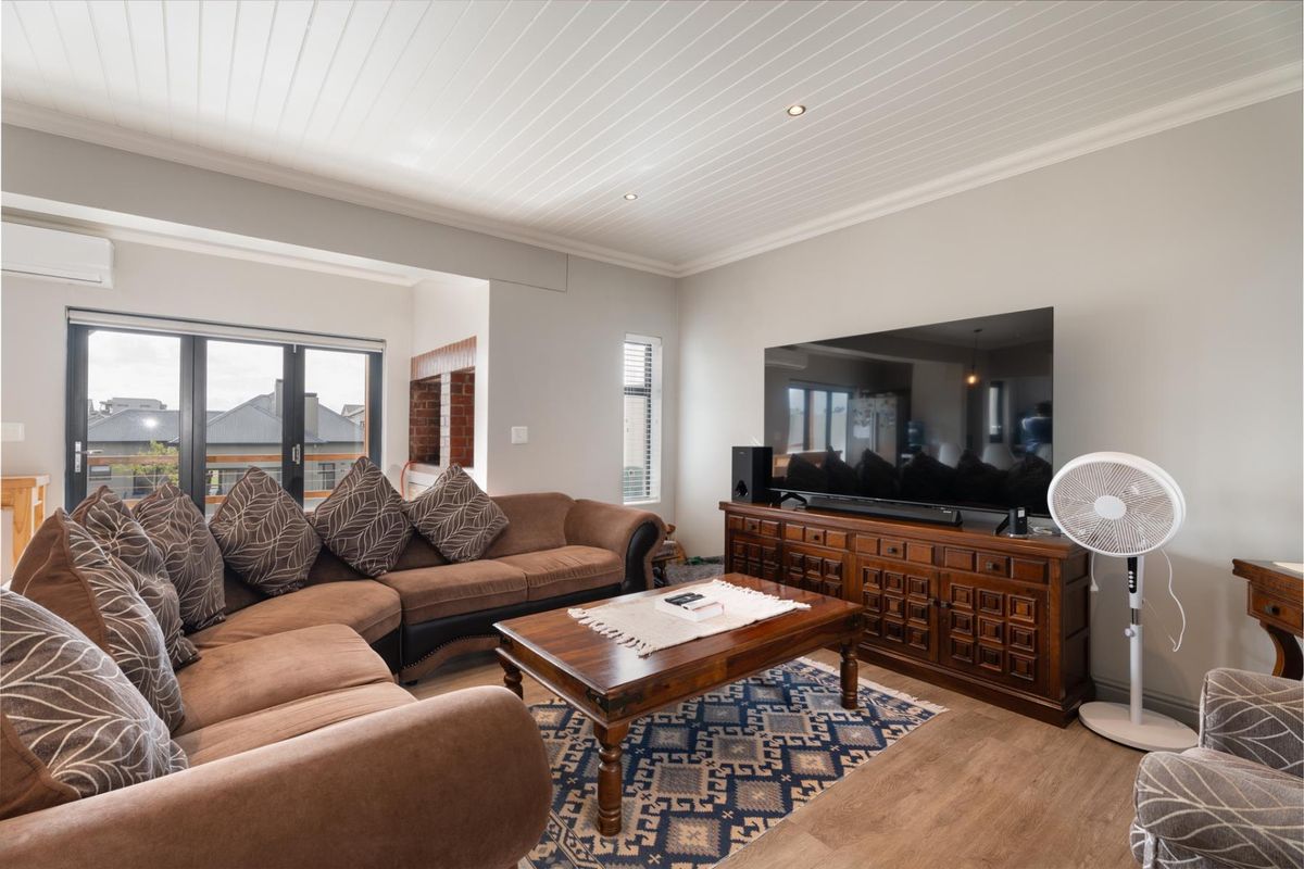 3 Bedroom Duplex Townhouse in Kleine Parys Estate 2 - Photo 4