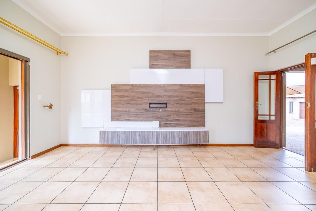 Free Standing, Full Title Simplex - Photo 3