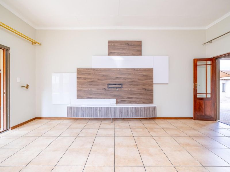 Free Standing, Full Title Simplex - Photo 3