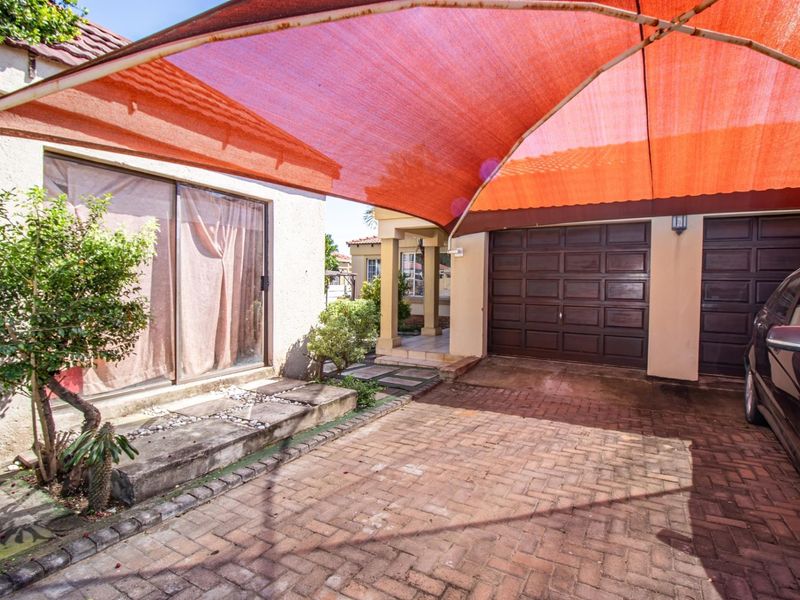 Family Home In Estate - Close To Everything - Photo 5