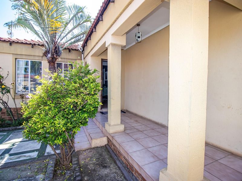 Family Home In Estate - Close To Everything - Photo 6