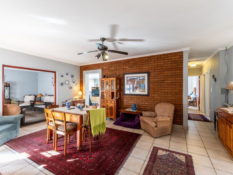 Beautiful 4-bedroom family home on spacious plot and with lots of extras FOR SALE at R3,5mill - Photo 7
