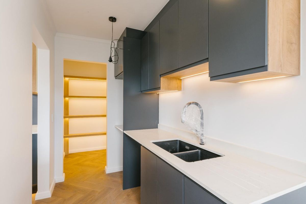 Stunning Newly Built Home in Private Estate - Photo 5