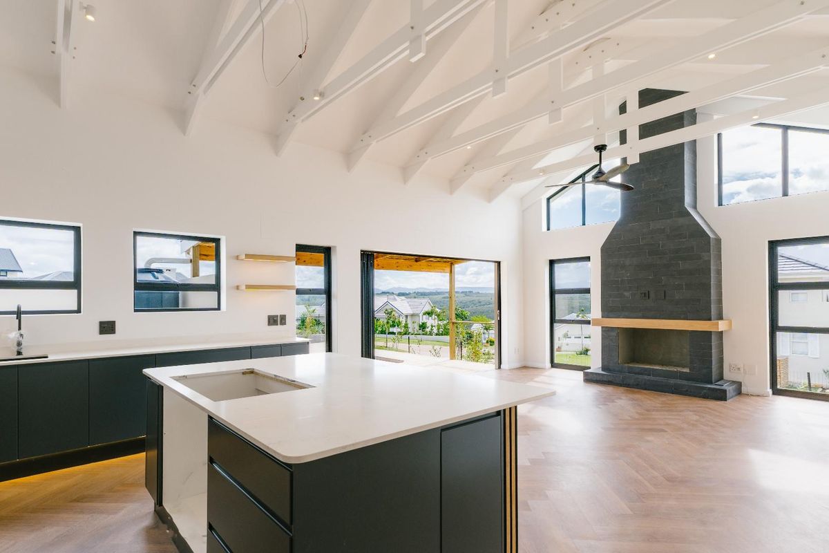 Stunning Newly Built Home in Private Estate - Photo 2