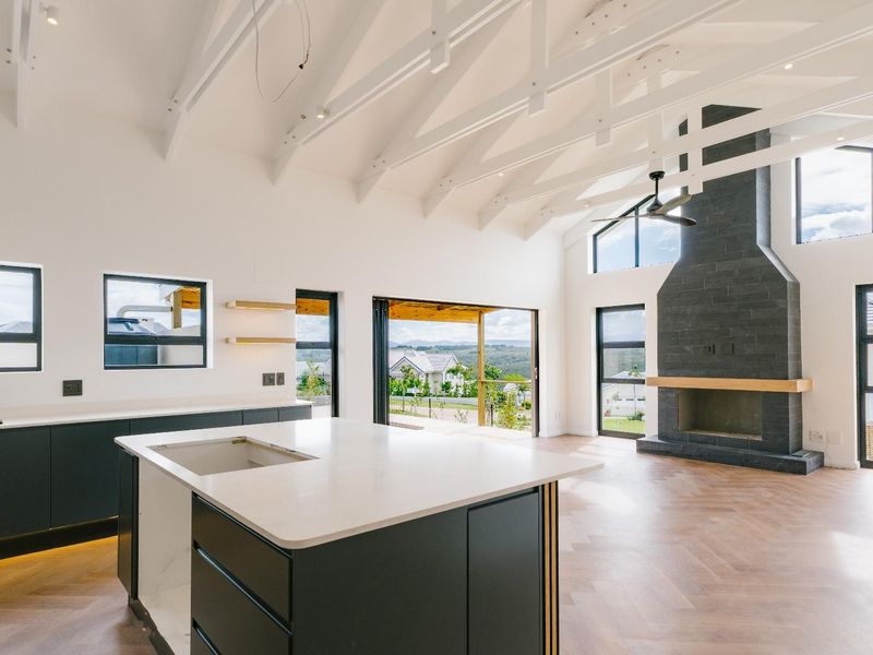 Stunning Newly Built Home in Private Estate - Photo 2