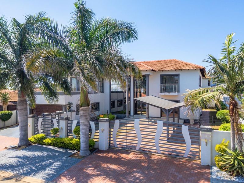 Exclusive Family Home With All The Luxuries! - Photo 10
