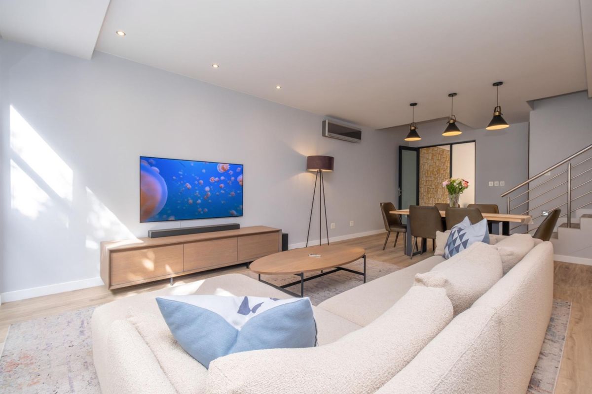 Urban living at its best! Townhouse in superb location on the Hyde Park border. - Photo 3