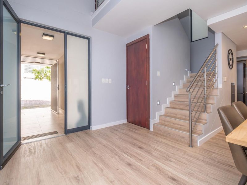 Urban living at its best! Townhouse in superb location on the Hyde Park border. - Photo 9