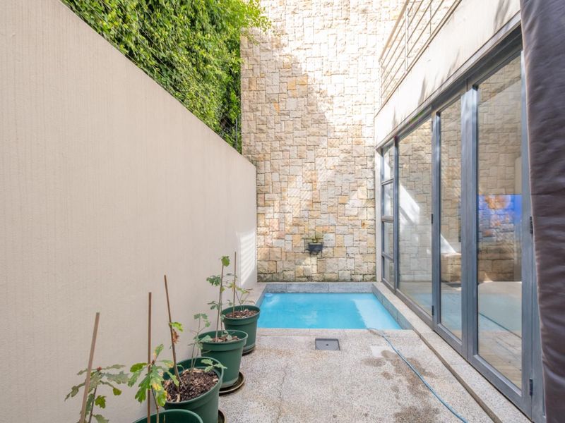 Urban living at its best! Townhouse in superb location on the Hyde Park border. - Photo 8