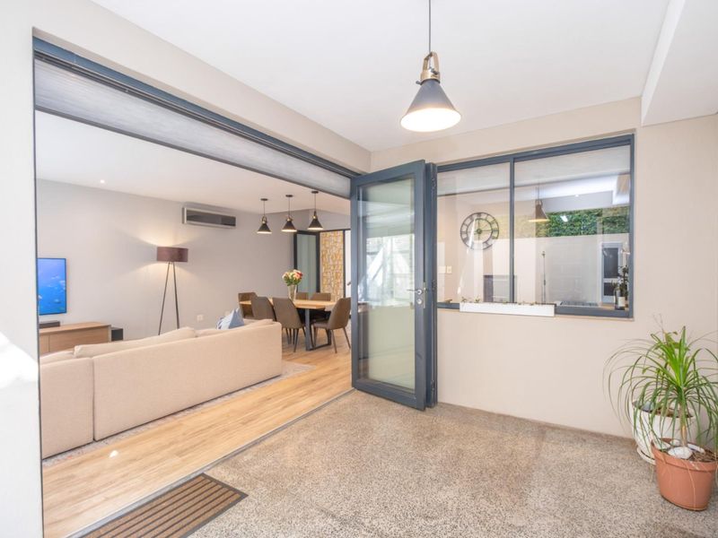 Urban living at its best! Townhouse in superb location on the Hyde Park border. - Photo 6