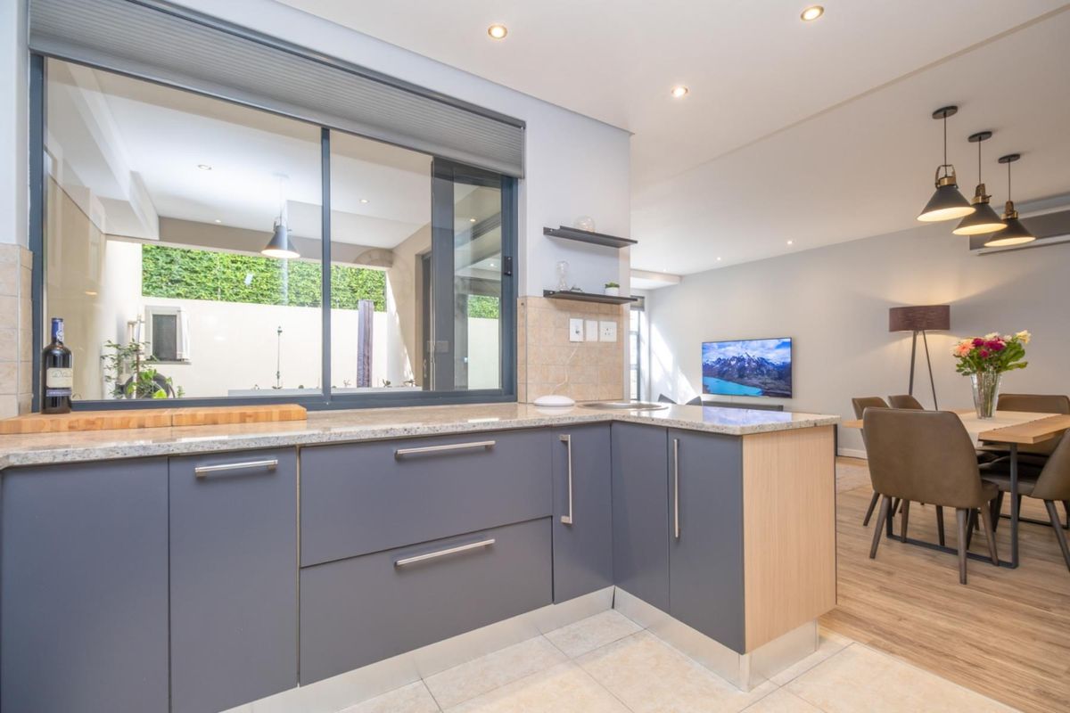 Urban living at its best! Townhouse in superb location on the Hyde Park border. - Photo 5