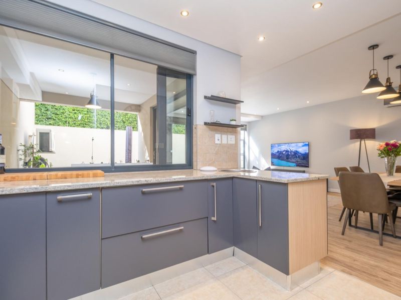 Urban living at its best! Townhouse in superb location on the Hyde Park border. - Photo 5