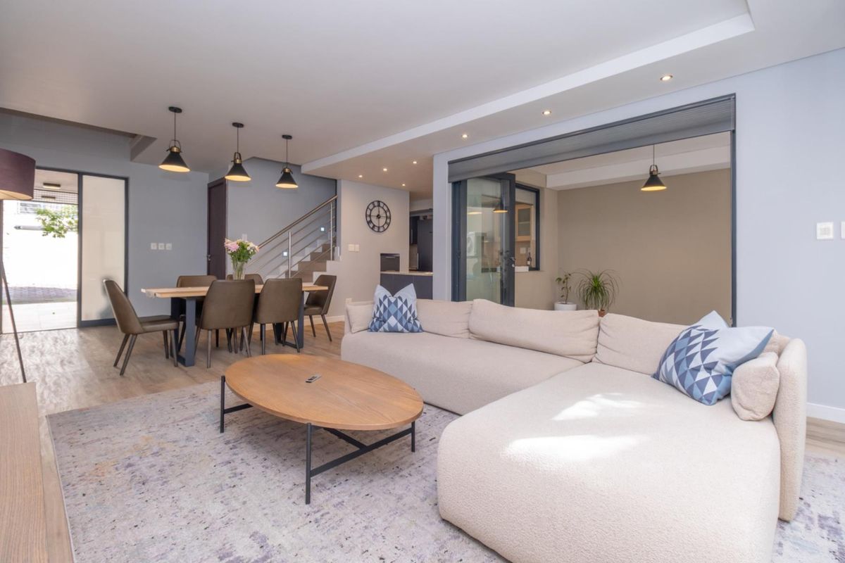 Urban living at its best! Townhouse in superb location on the Hyde Park border. - Photo 2
