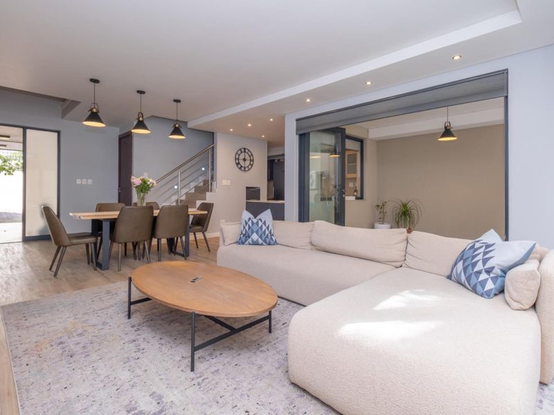 Urban living at its best! Townhouse in superb location on the Hyde Park border. - Photo 2