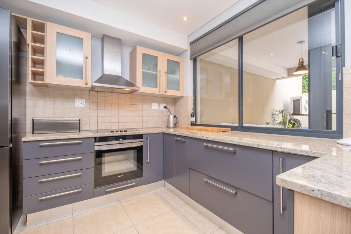 Urban living at its best! Townhouse in superb location on the Hyde Park border. - Photo 4