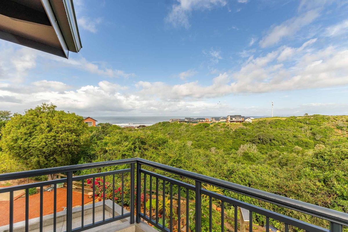 Brand- new luxury coastal residence with stunning ocean views - Photo 3