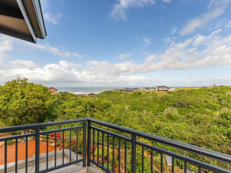 Brand- new luxury coastal residence with stunning ocean views - Photo 3