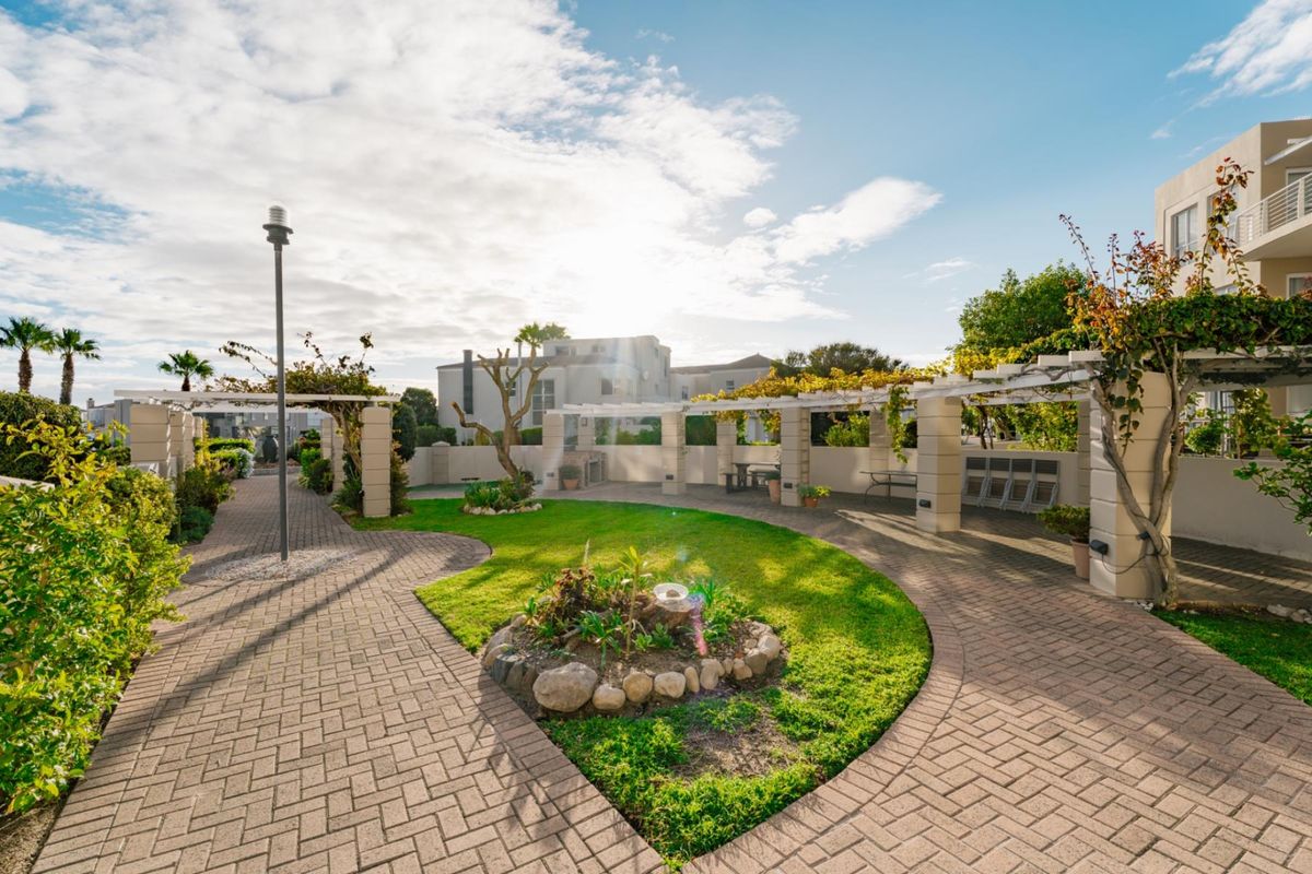 Modern North-Facing Apartment with True Island Living in Harbour Island - Photo 4