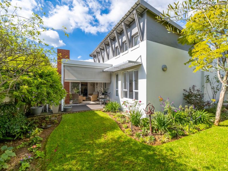 Stunning 3 Bed Retirement home with Solar Power on the Wetlands - Photo 1