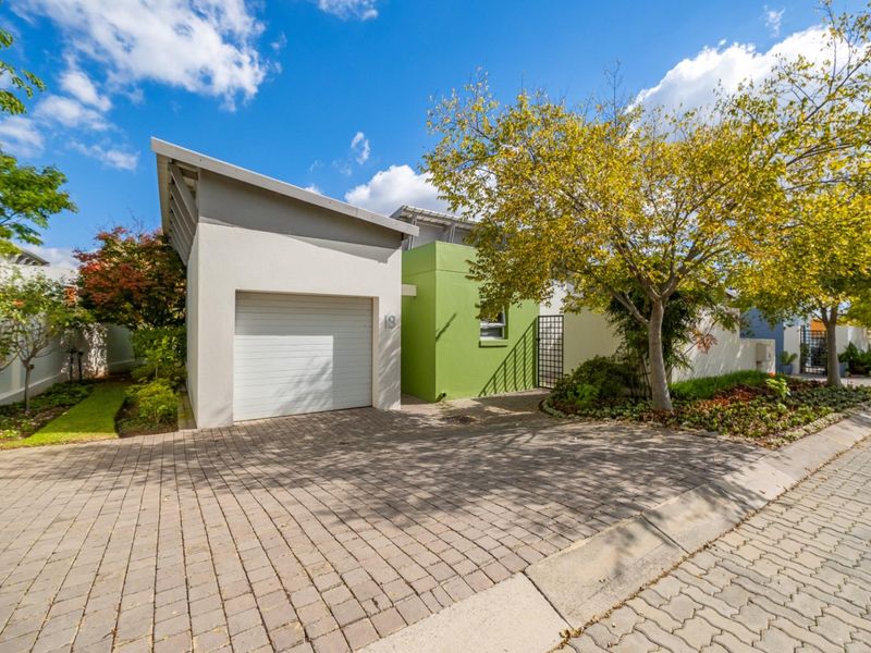 Stunning 3 Bed Retirement home with Solar Power on the Wetlands - Photo 2