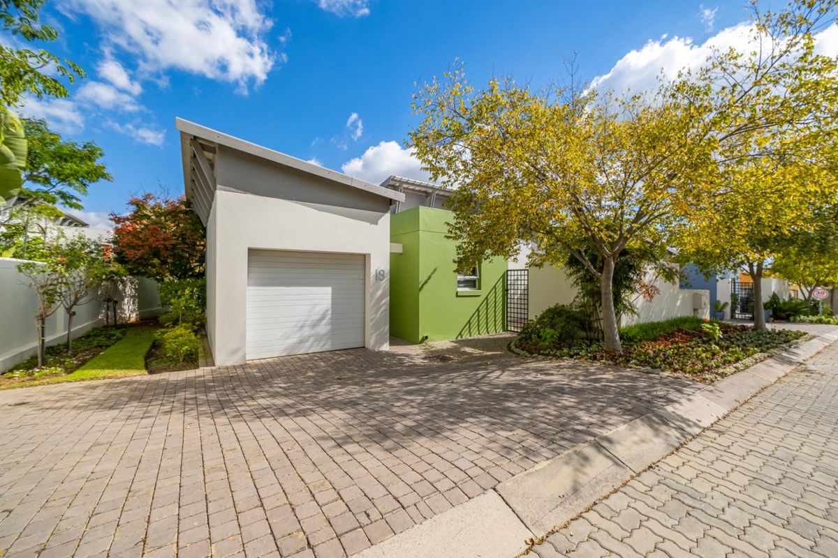 Stunning 3 Bed Retirement home with Solar Power on the Wetlands - Photo 2