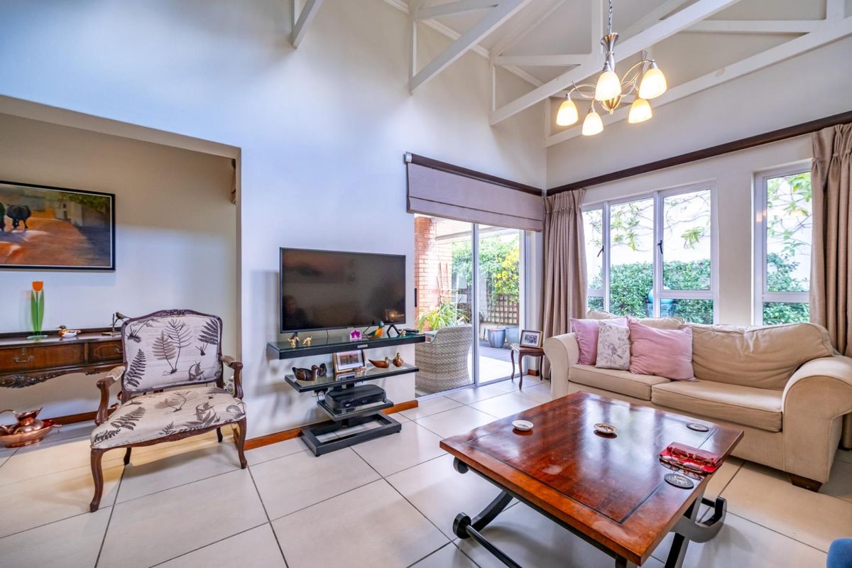 Stunning 3 Bed Retirement home with Solar Power on the Wetlands - Photo 4