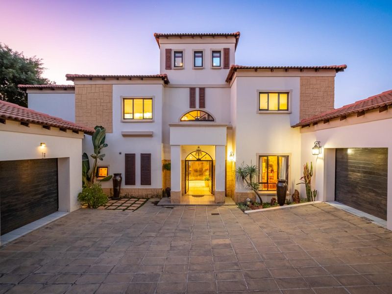 Elegant 5-bedroom Tuscan beauty - Photo 1