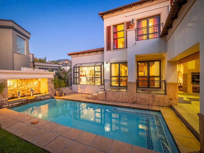 Elegant 5-bedroom Tuscan beauty - Photo 3