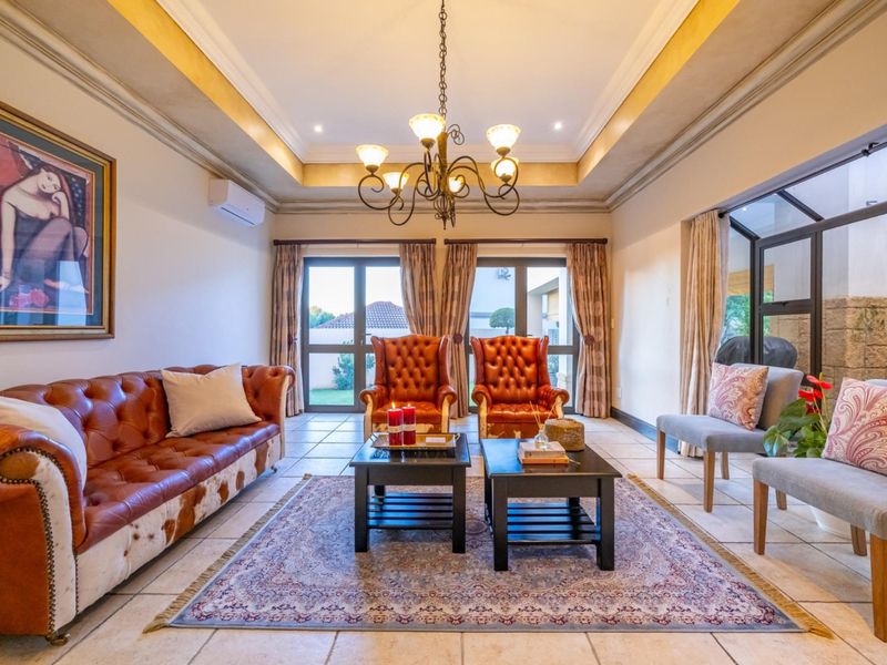 Elegant 5-bedroom Tuscan beauty - Photo 10