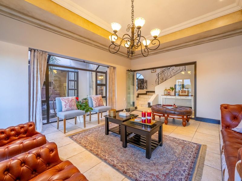 Elegant 5-bedroom Tuscan beauty - Photo 8