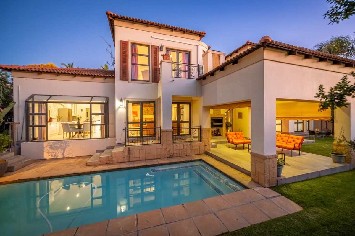 Elegant 5-bedroom Tuscan beauty - Photo 4