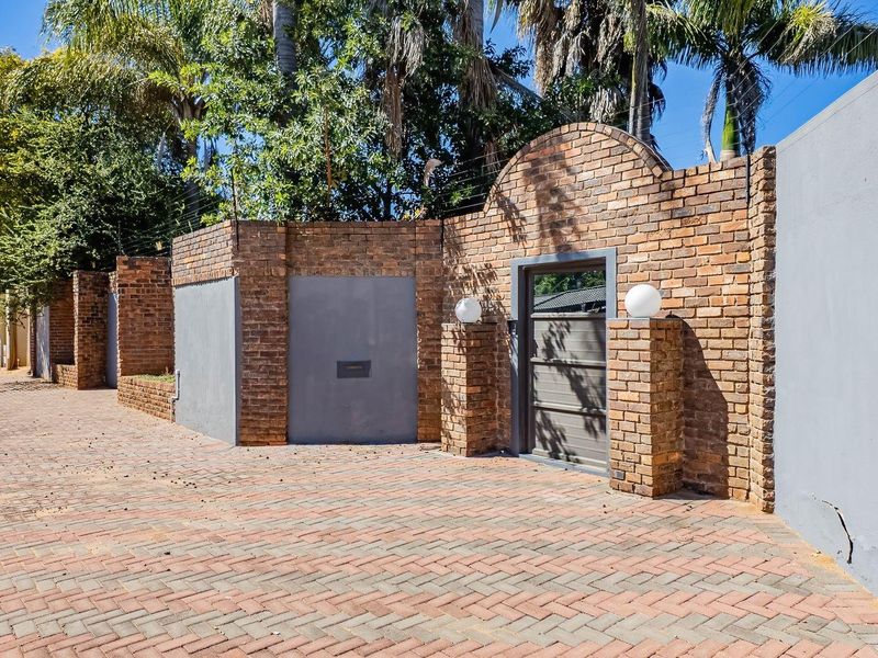 Versatile Property with Exceptional Office and Investment Potential - Photo 1