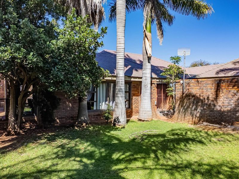 Versatile Property with Exceptional Office and Investment Potential - Photo 3