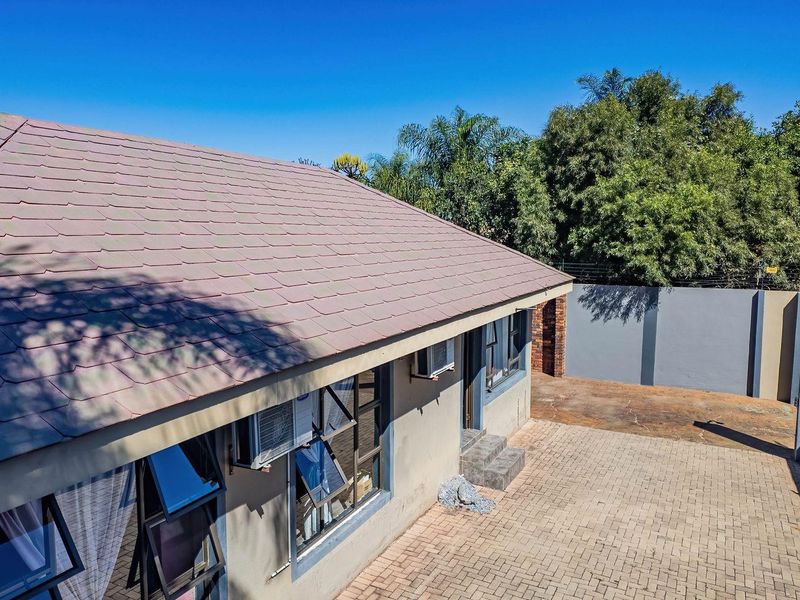 Versatile Property with Exceptional Office and Investment Potential - Photo 7