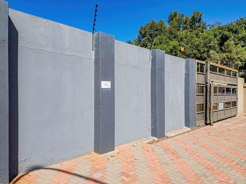 Versatile Property with Exceptional Office and Investment Potential - Photo 2