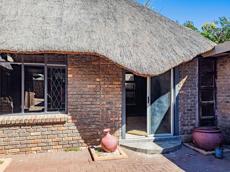 Versatile Property with Exceptional Office and Investment Potential - Photo 8