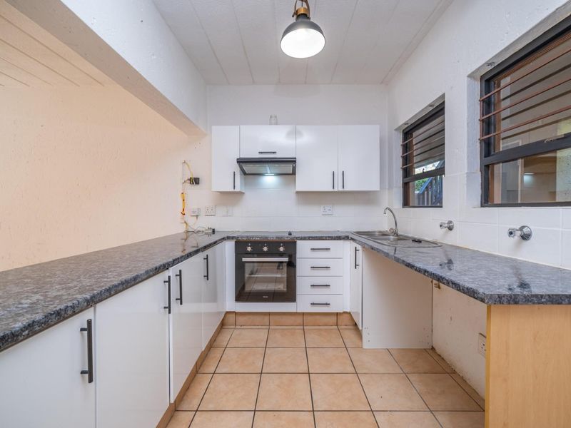 Sunny Garden Retreat in the Heart of Lonehill - Photo 10