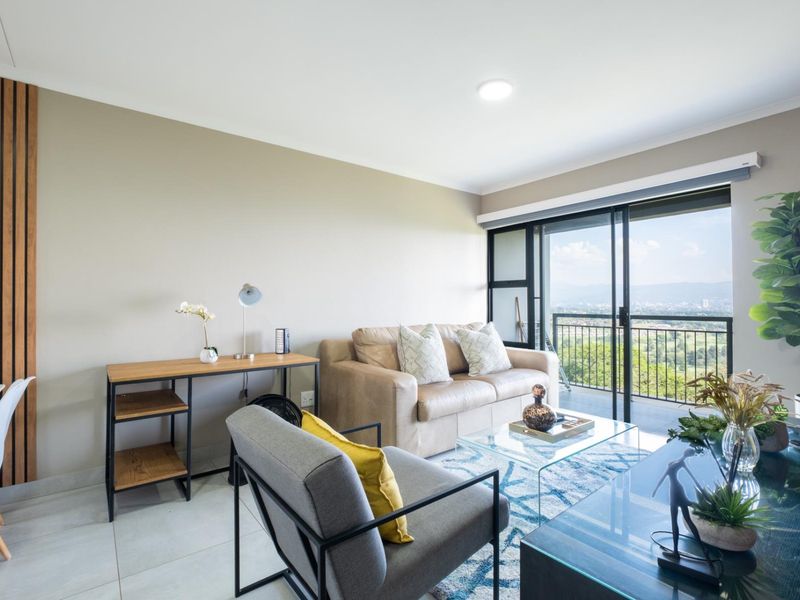 Modern 2-Bedroom Apartment with Stunning City Views - Photo 9