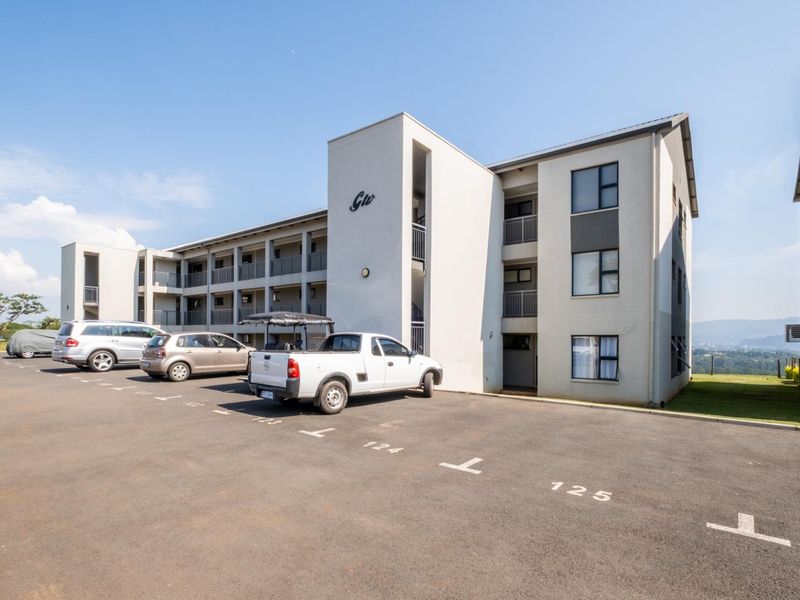Modern 2-Bedroom Apartment with Stunning City Views - Photo 3