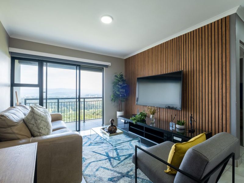 Modern 2-Bedroom Apartment with Stunning City Views - Photo 10