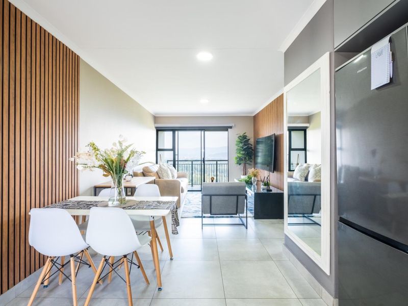 Modern 2-Bedroom Apartment with Stunning City Views - Photo 6