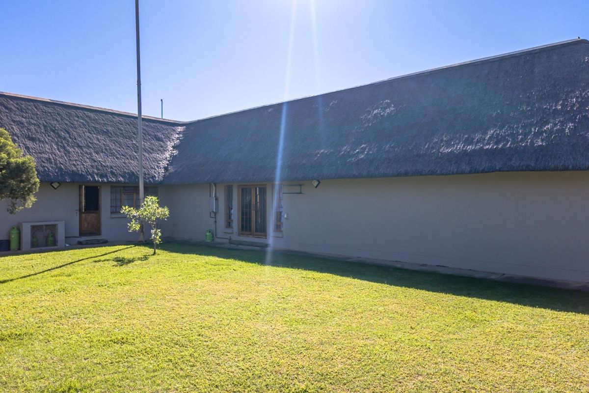 4HA Smallholding Offering Peaceful Country Living Close to Town - Photo 4